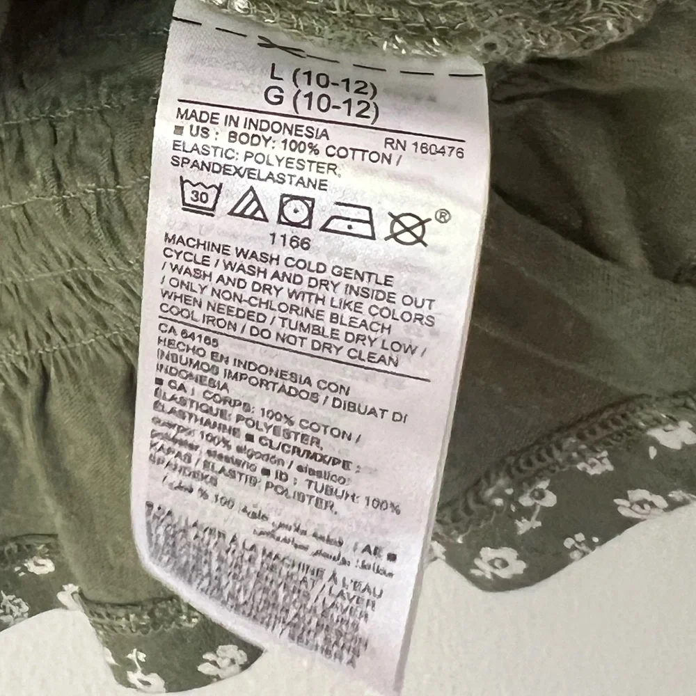Old Navy Green Floral Smocked Top